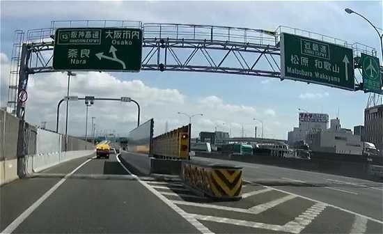 東大阪JCTから阪神高速13号東大阪線へ向かう案内