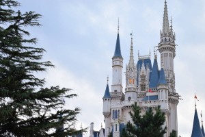神出鬼没のパフォーマンス！ディズニーリゾートのファンカストに会えるかも？