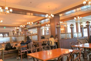 イーストサイドカフェ 店内