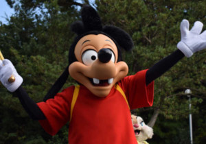 グーフィーの息子「マックス」ってどんなキャラクター？プロフィールとパークでの出会い方