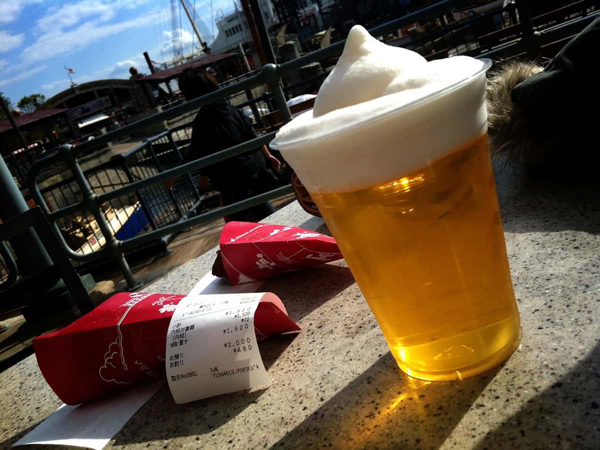 ディズニーシーでビールが飲める