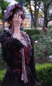 呪われた薔薇園 朽ち果てたメイド