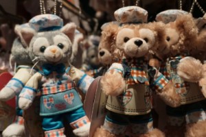 ぬいぐるみバッジ ジェラトーニ&ダッフィー