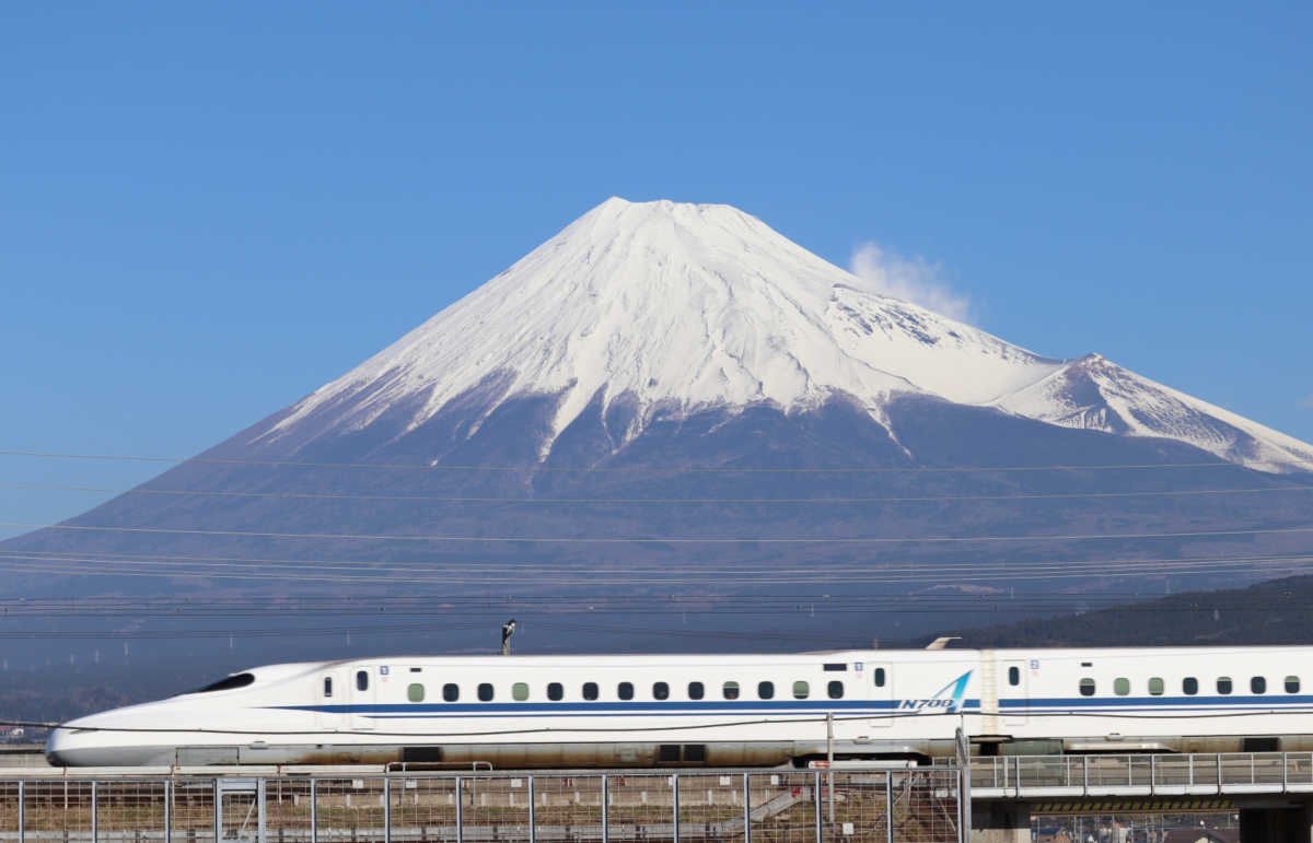 東海道新幹線で東京へ行く