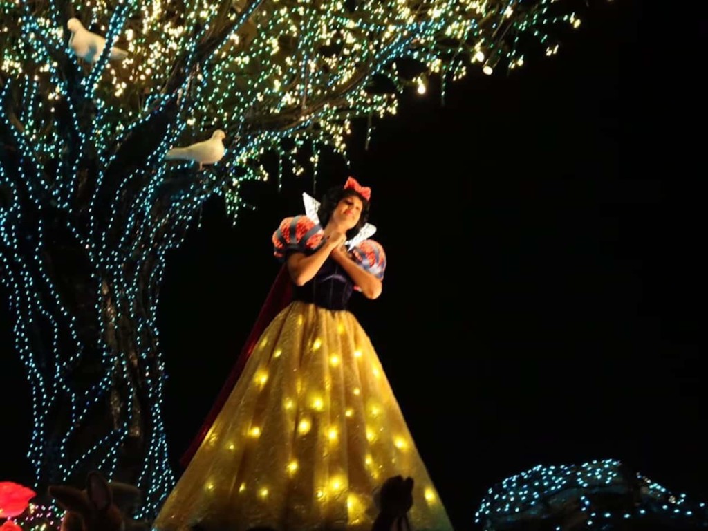 白雪姫 ポップコーン バケット 海外 ディズニー 7人の小人 赤 レッド 貨物 白雪姫 ポップコーン バケット 海外 ディズニー 7人の小人
