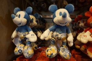 ミッキーのぬいぐるみバッジ