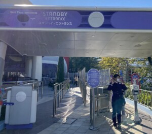 乗り場の細部までこだわった世界観に注目!