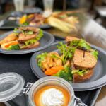 【三本の箒レストラン】 肉料理のランチ食レポ♪