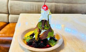 ◇ジャングル・クリスマスツリー・ケーキ ~ミックスベリー&バニラクリームソース~