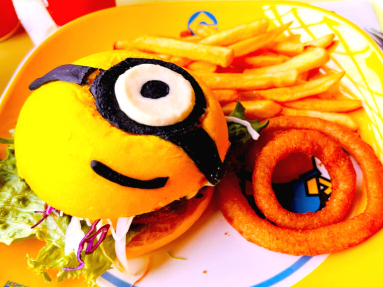 【USJミニオンレストラン】家族におすすめ！ミニオンいっぱいのハピネスカフェ！メニュー･値段