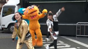 ゾーイ TM & © 2022 Sesame Workshop