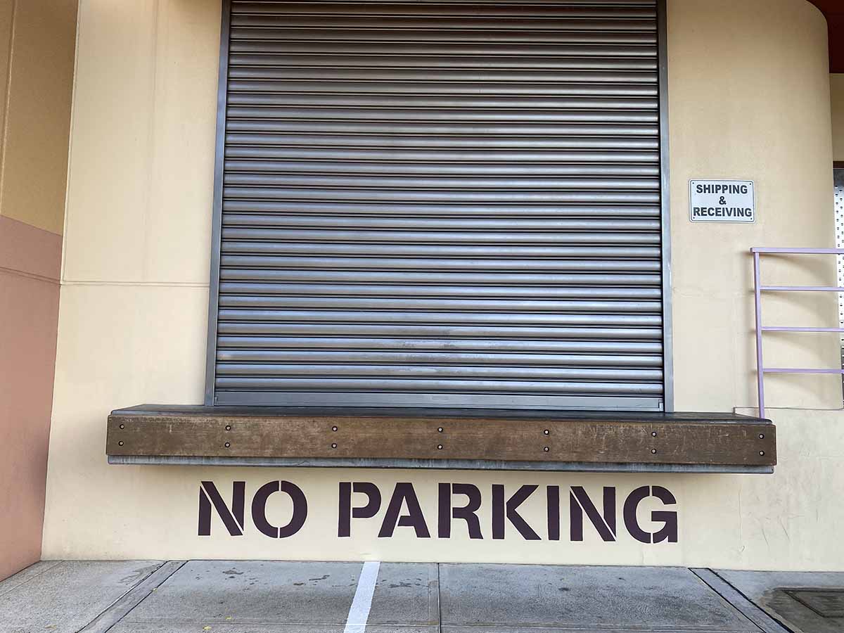 NO PARKING