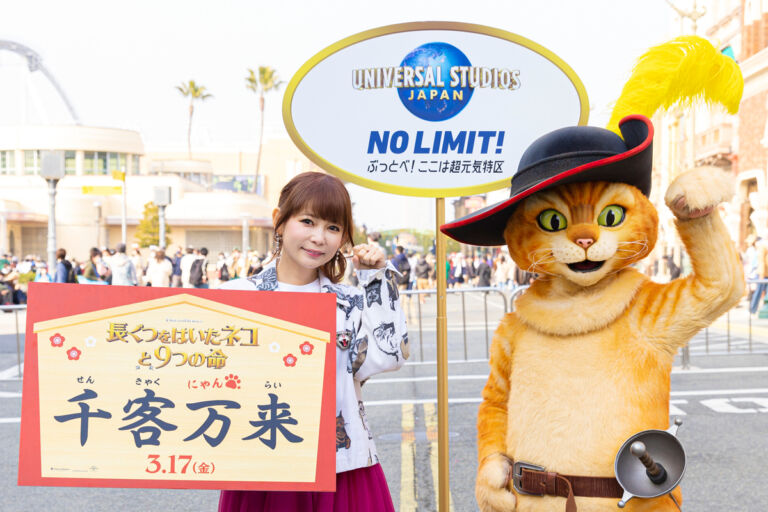 しょこたんユニバで大興奮♪映画イベント後にマリオ・ドラえもんを楽しむ様子も