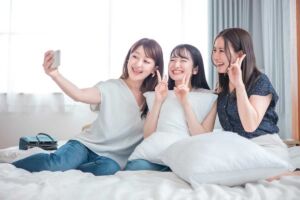 学生だけでホテルに泊まれるか?