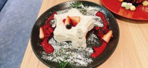 ボンドの真っ白ステラケーキ