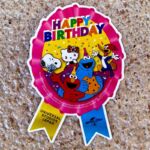 USJ誕生日シールが新デザインに。キャラクター・ダンサー・クルーさんにお祝いしてもらえます