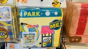 ミニオン ミニタオル デリシャスデリシャス・ミー! ザ・クッキー・キッチンの看板デザイン
