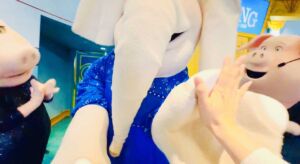 ミーナ ハイタッチ