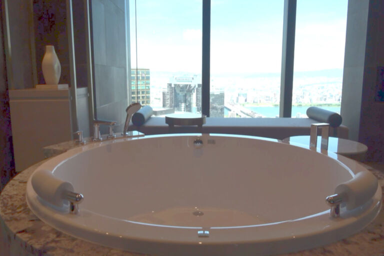 1泊150万円！スイートルームでお姫様気分【大阪ステーションホテル】