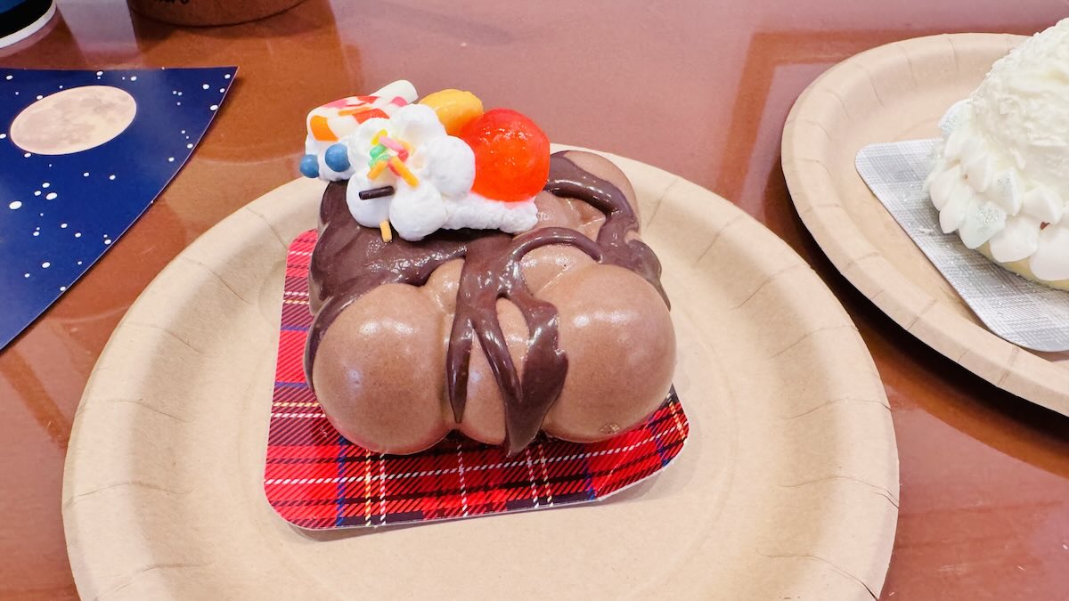 ハミクマのおかしなチョコ＆カシスケーキ