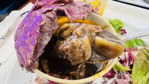 USJゲンガーメニュー ブラックビーフシチューのパイ包み焼きプレート