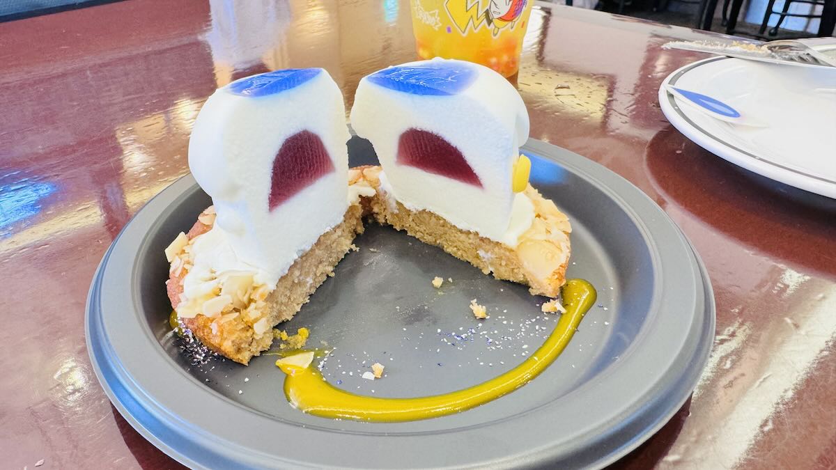 ヒトモシのとろっとヨーグルトムースケーキ