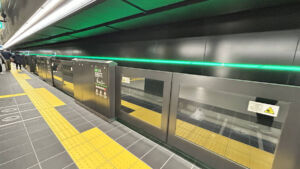 夢洲駅 ホーム