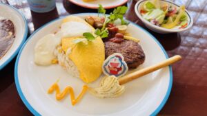 絵かきドラえもんのふわとろオムレツ&ハンバーグプレート