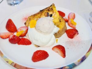 苺づくしのフレンチトースト
