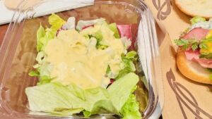 スモークサーモン&彩り野菜のイースター・サラダ