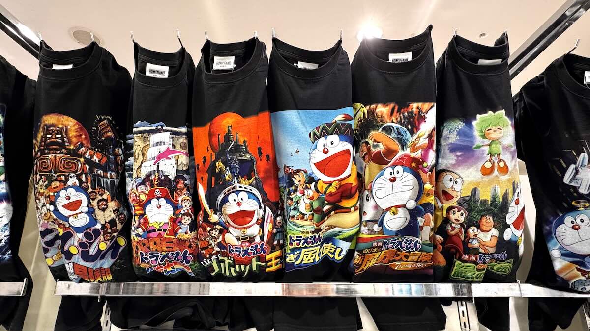 歴代映画ドラえもんTシャツ