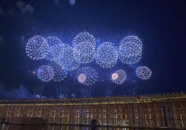 大屋根リングと花火