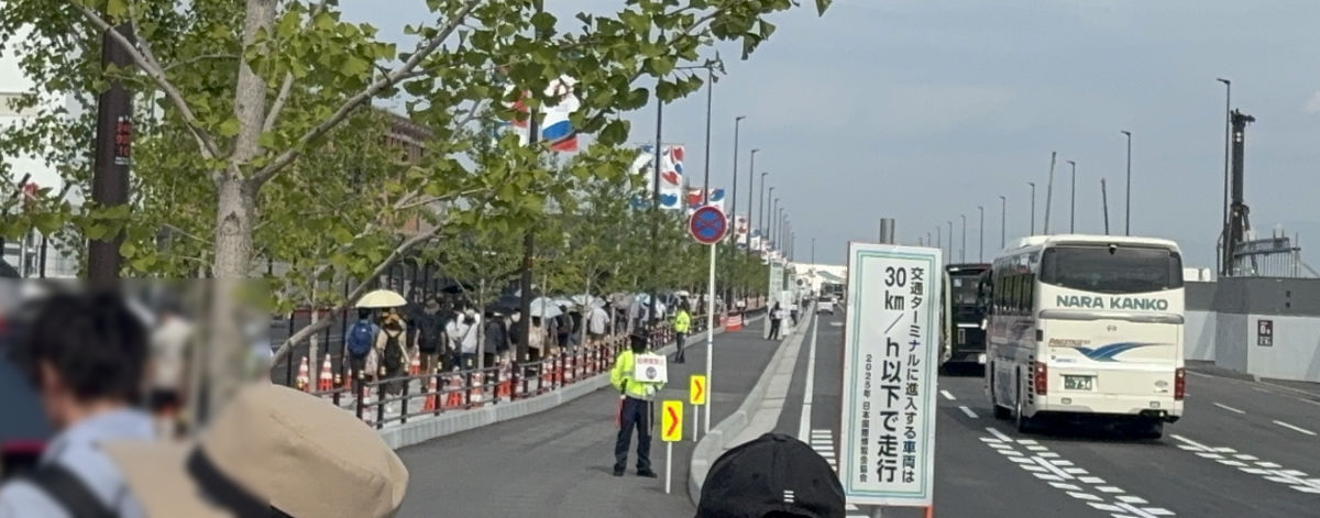 西ゲートに向かい歩道