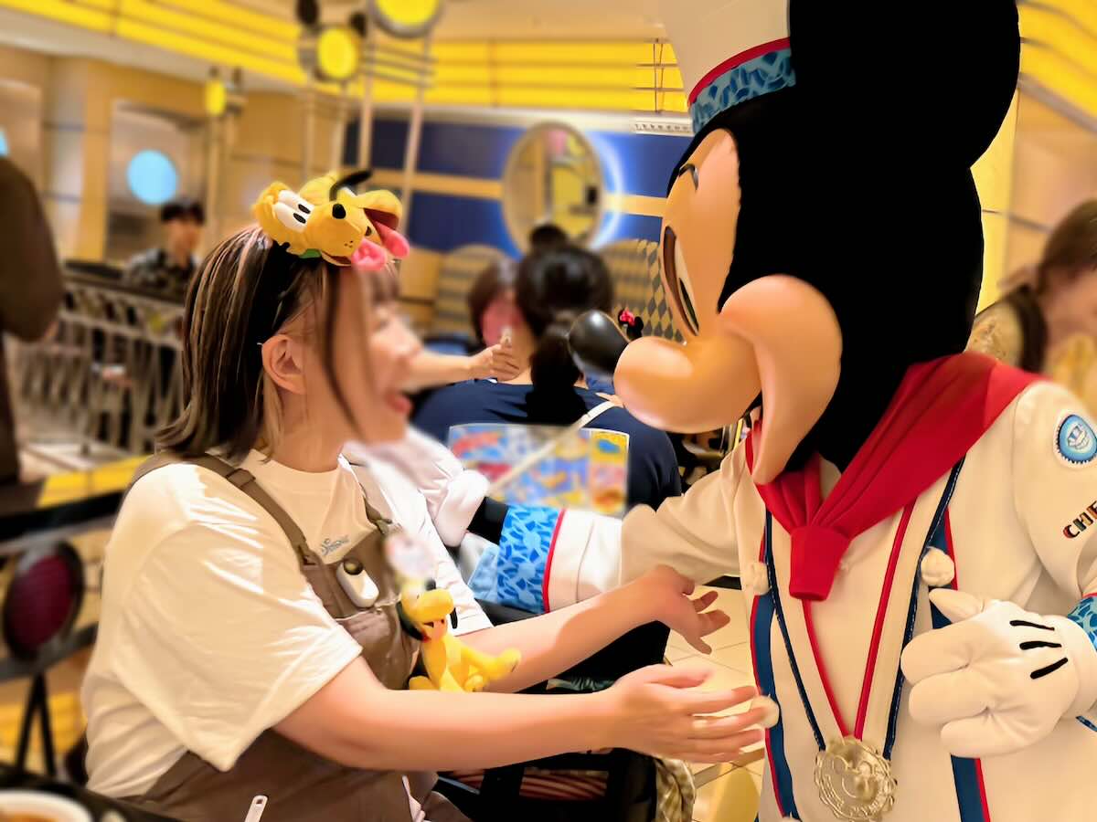 ミッキーマウスに会えるレストラン