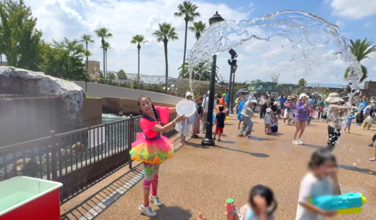 バケツで水かけ