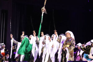 サウジ伝統舞踊アルダのパフォーマンス