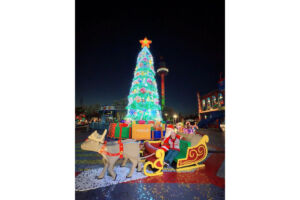 ライトアップ 巨大クリスマスツリー レゴランドジャパン2025