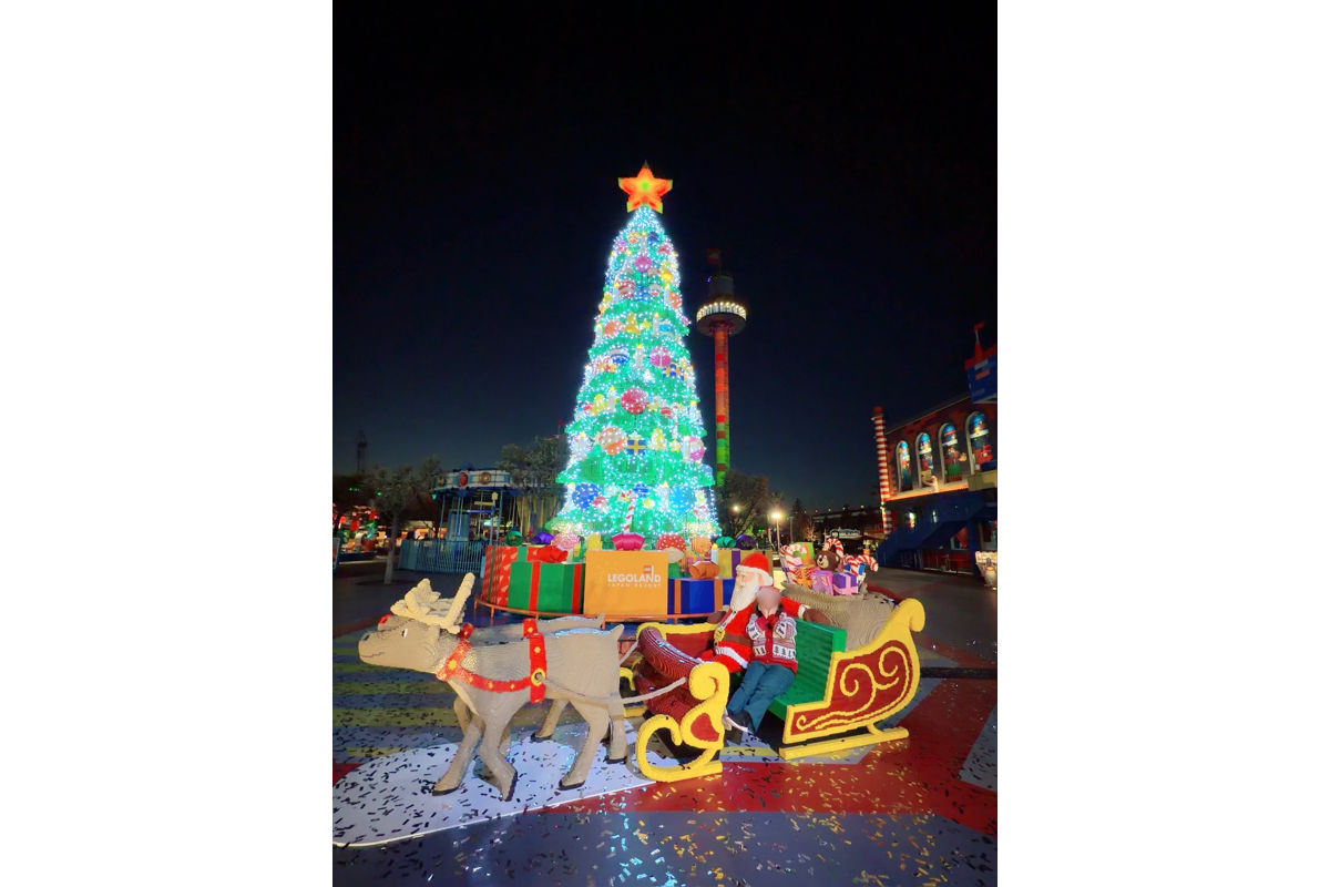 ライトアップ　巨大クリスマスツリー　レゴランドジャパン2025
