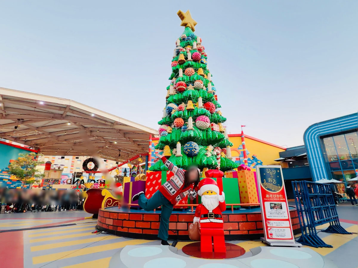 ライトアップ　巨大クリスマスツリー　レゴランドジャパン2025