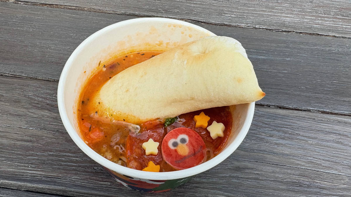 ピザスープ ～ペパロニ＆トマト～900円販売場所　ユニバーサル・マーケット