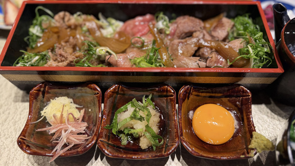 三種の和牛極み牛飯　朝御膳