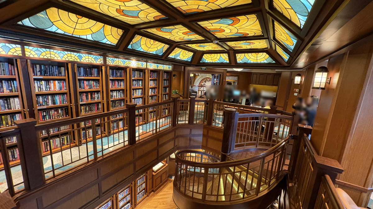 クイーンエリザベス号　ライブラリー