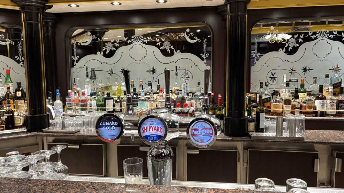 クイーンエリザベス号　バー