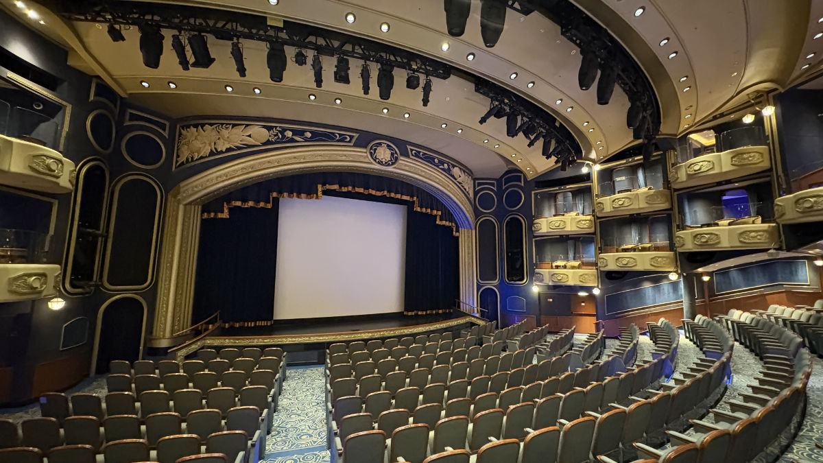 ロイヤルコートシアター　クイーンエリザベス号