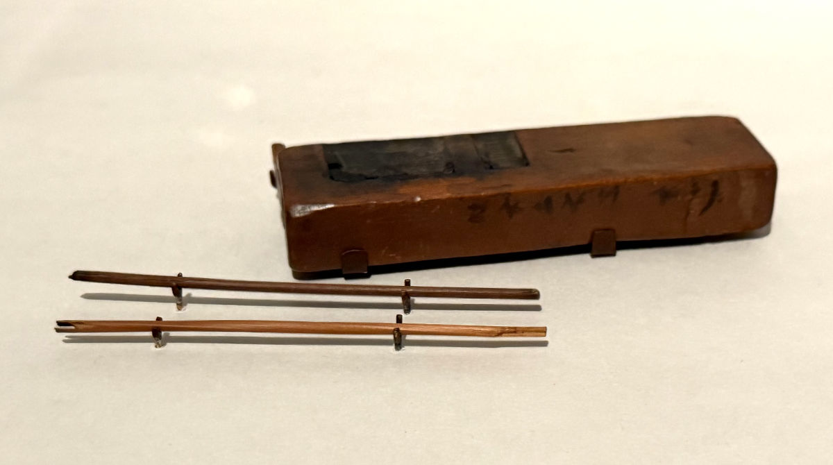 初期のパレットと葦ペン