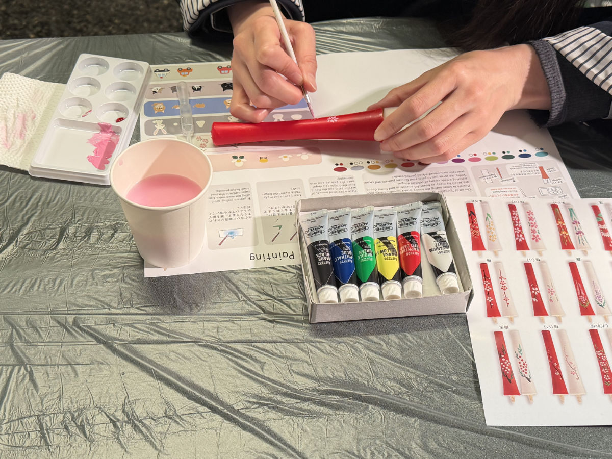 和ろうそくの絵付け体験など、伝統工芸の体験型ワークショップ