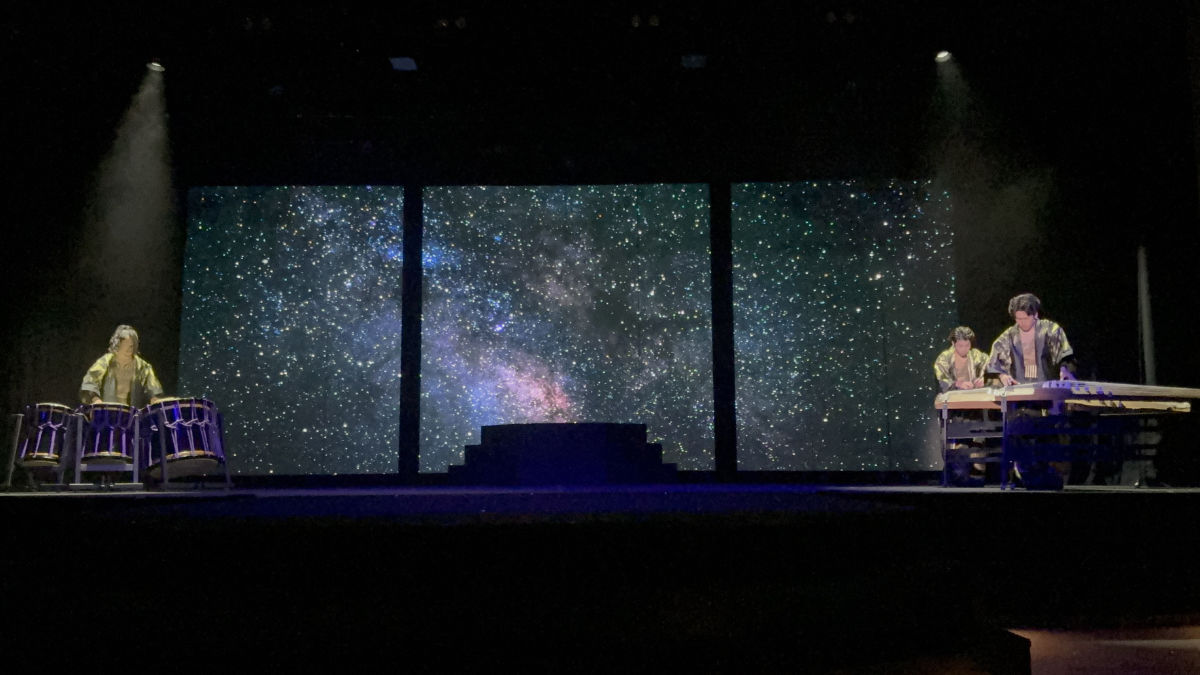 星空下的琴演奏