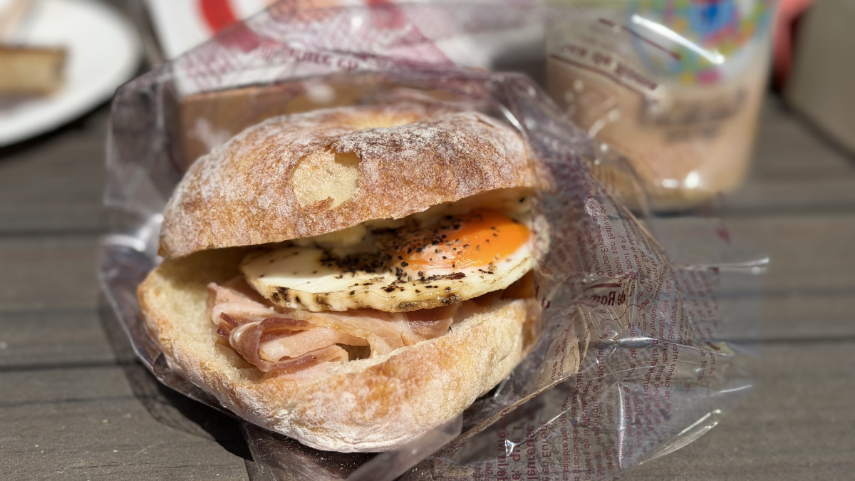 マルタ フティーラ ベーコンエッグ、ツナ