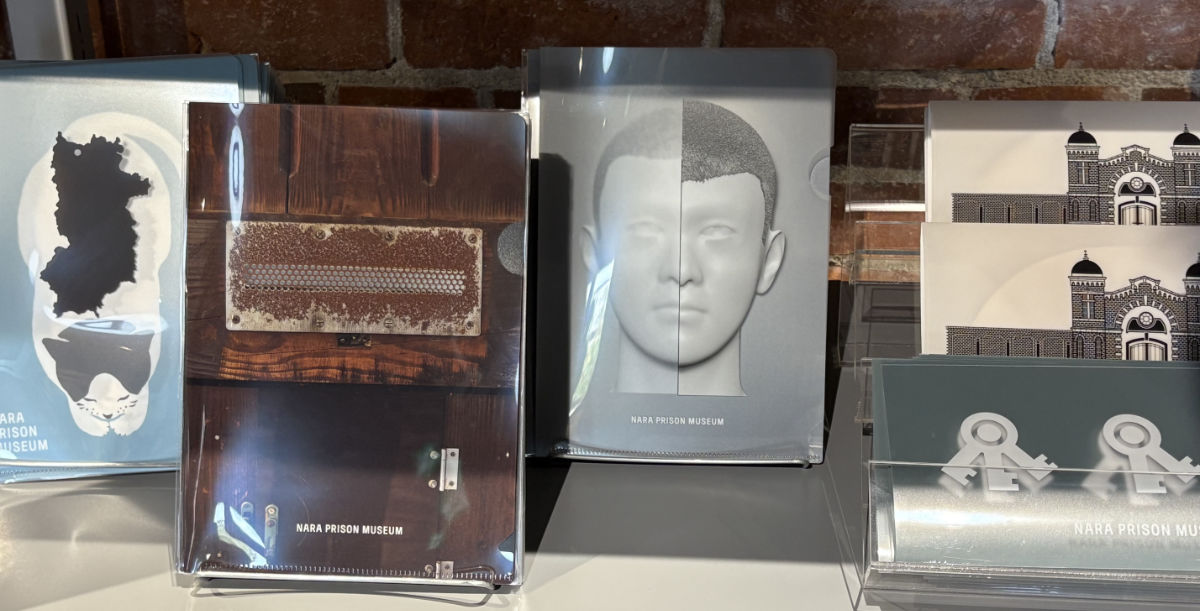 独房の扉、男性の頭髪のクリアファイル