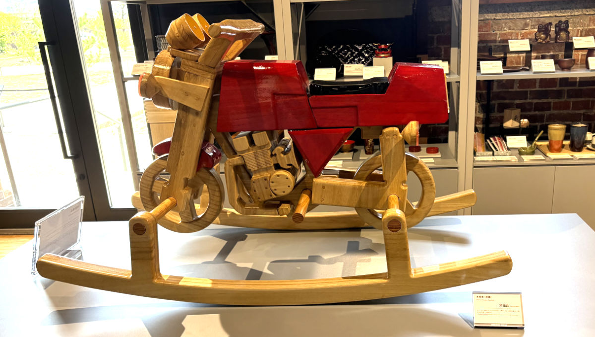 木馬育（非売品）　木で作られた木馬のようなバイク